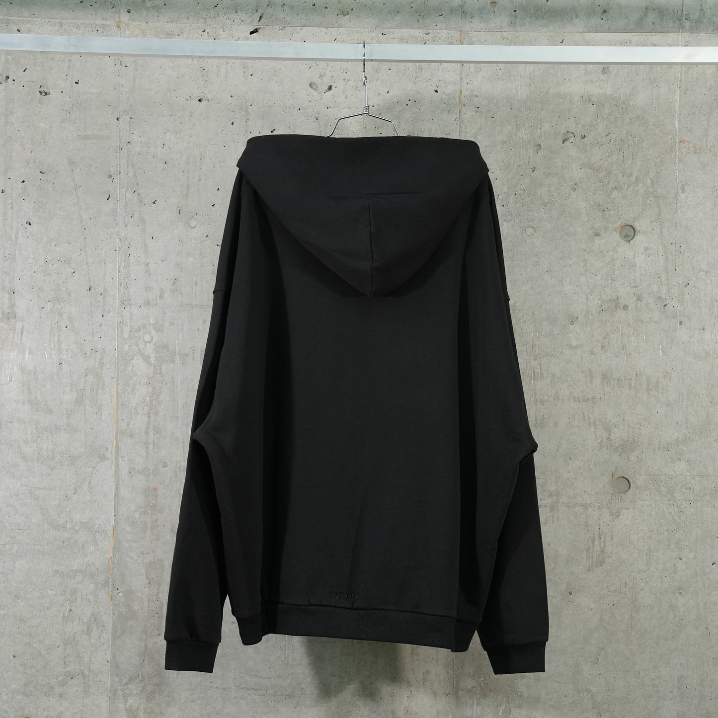 UNIVERSITY PEARL LOGO HOODIE / BLACK