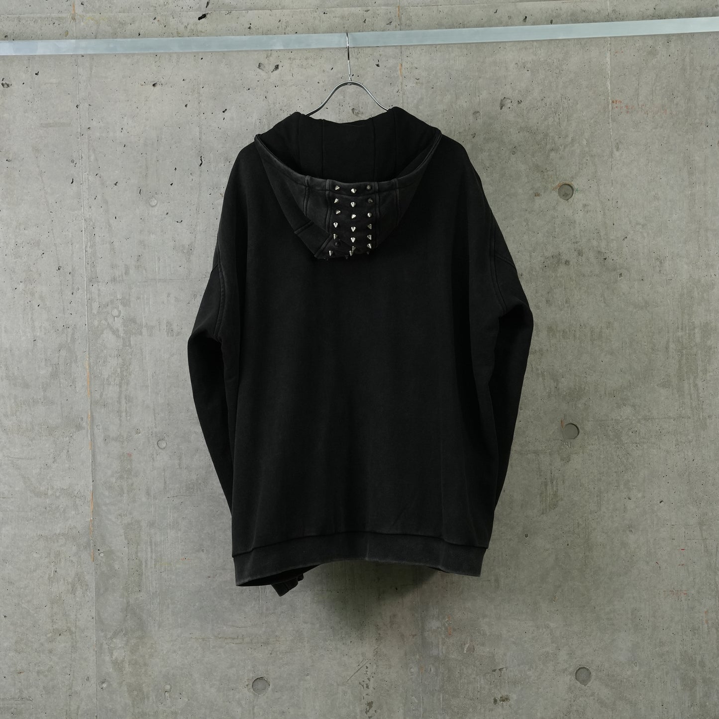 STUDDED MOHAWK HOODIE ZIP-UP / BLACK