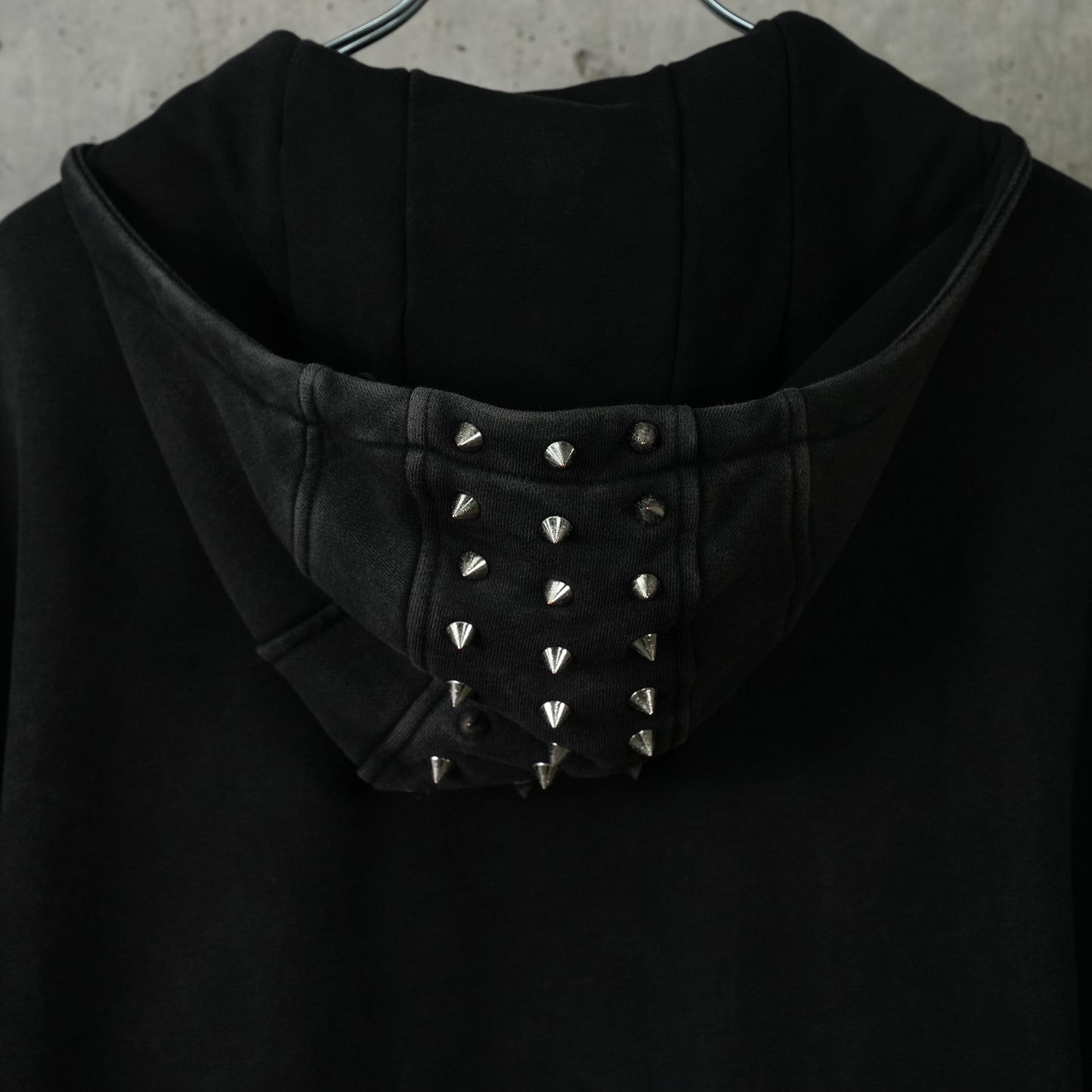 STUDDED MOHAWK HOODIE ZIP-UP / BLACK