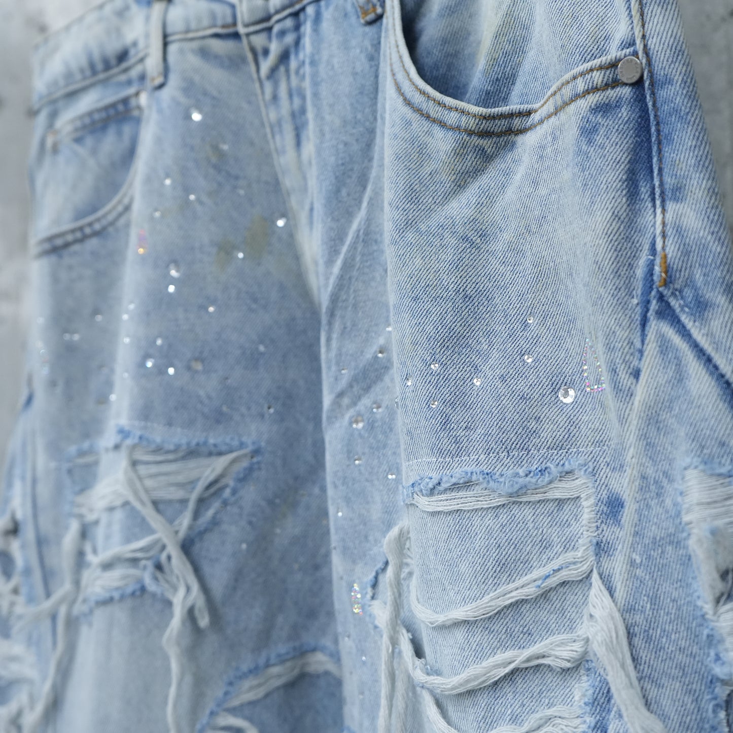 ULTRA FLARE DISTRESSED DENIM / DENIM