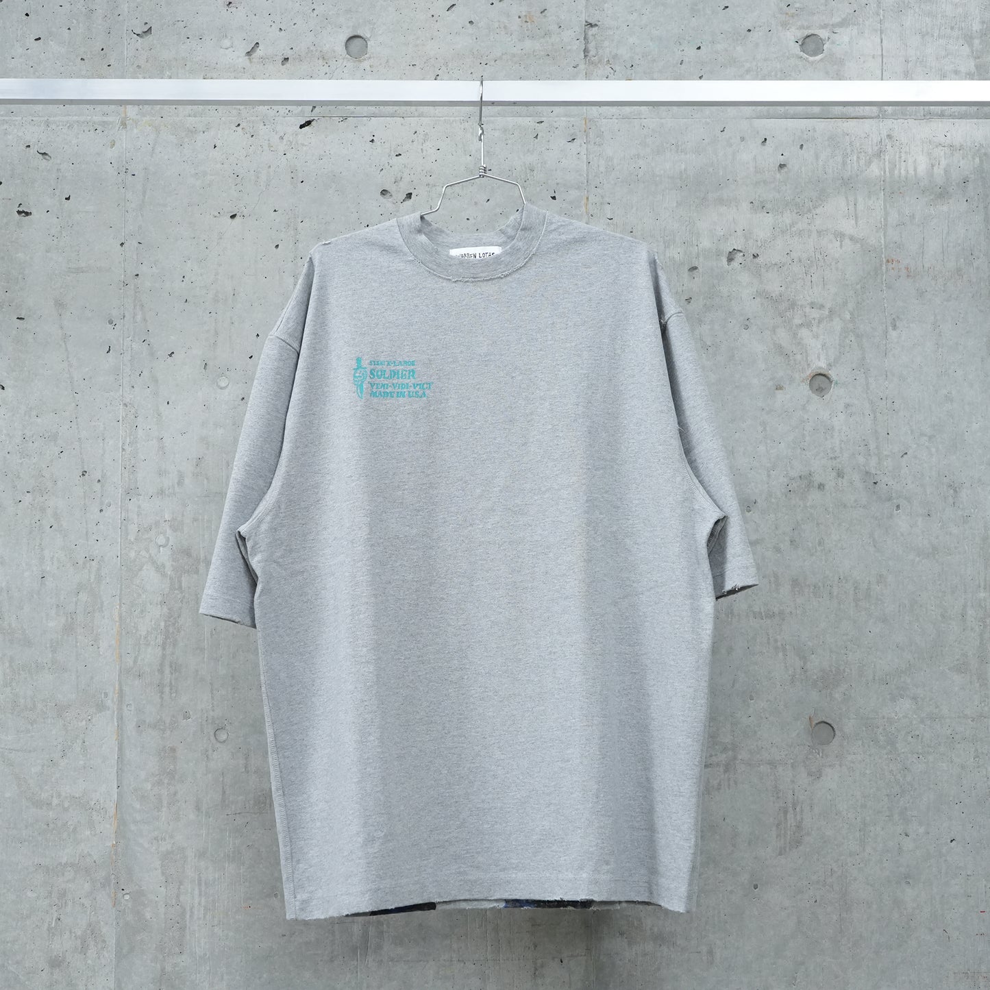 BLUE STATUE T-SHIRT / GRAY