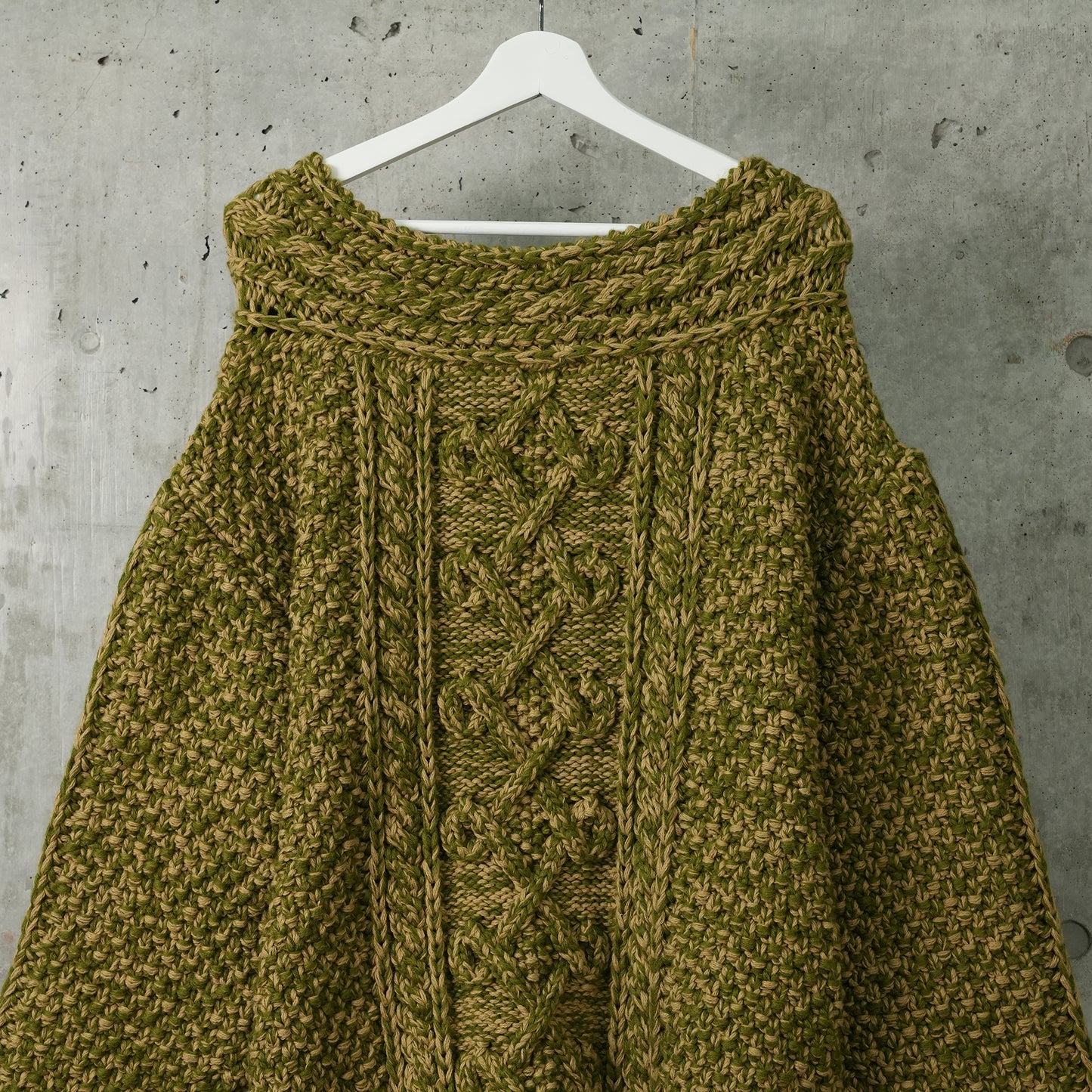 HAND KNITTED CARDIGAN / KHAKI