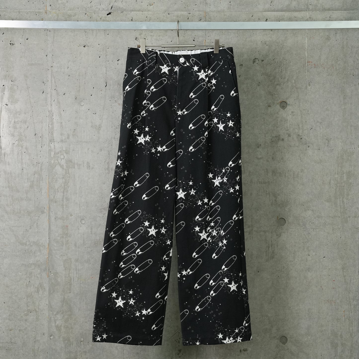 SINGLE PLEAT TROUSERS / SAFETY PIN/STAR