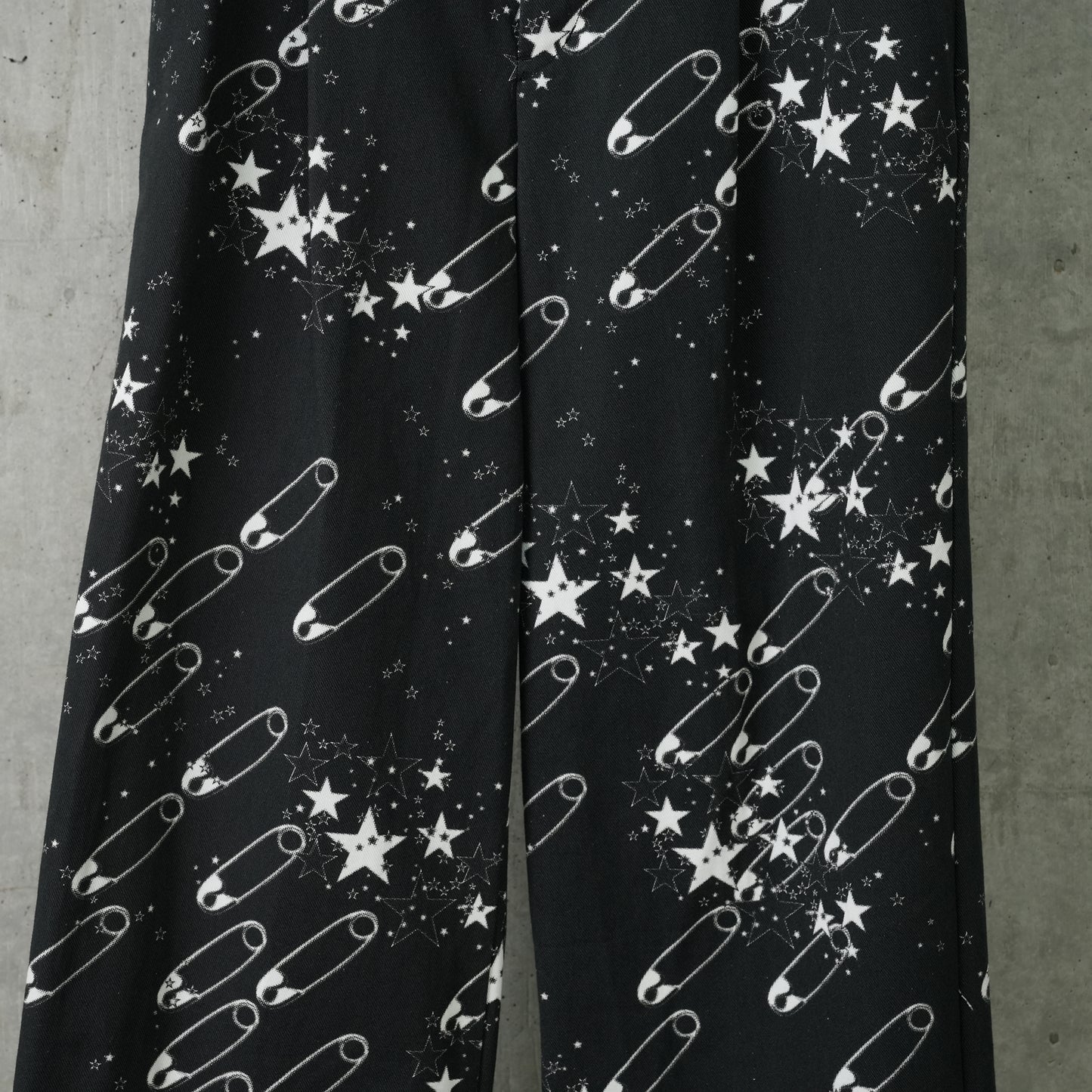 SINGLE PLEAT TROUSERS / SAFETY PIN/STAR