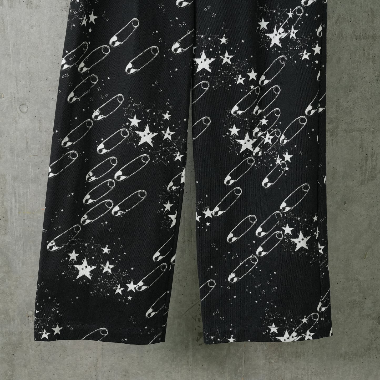 SINGLE PLEAT TROUSERS / SAFETY PIN/STAR