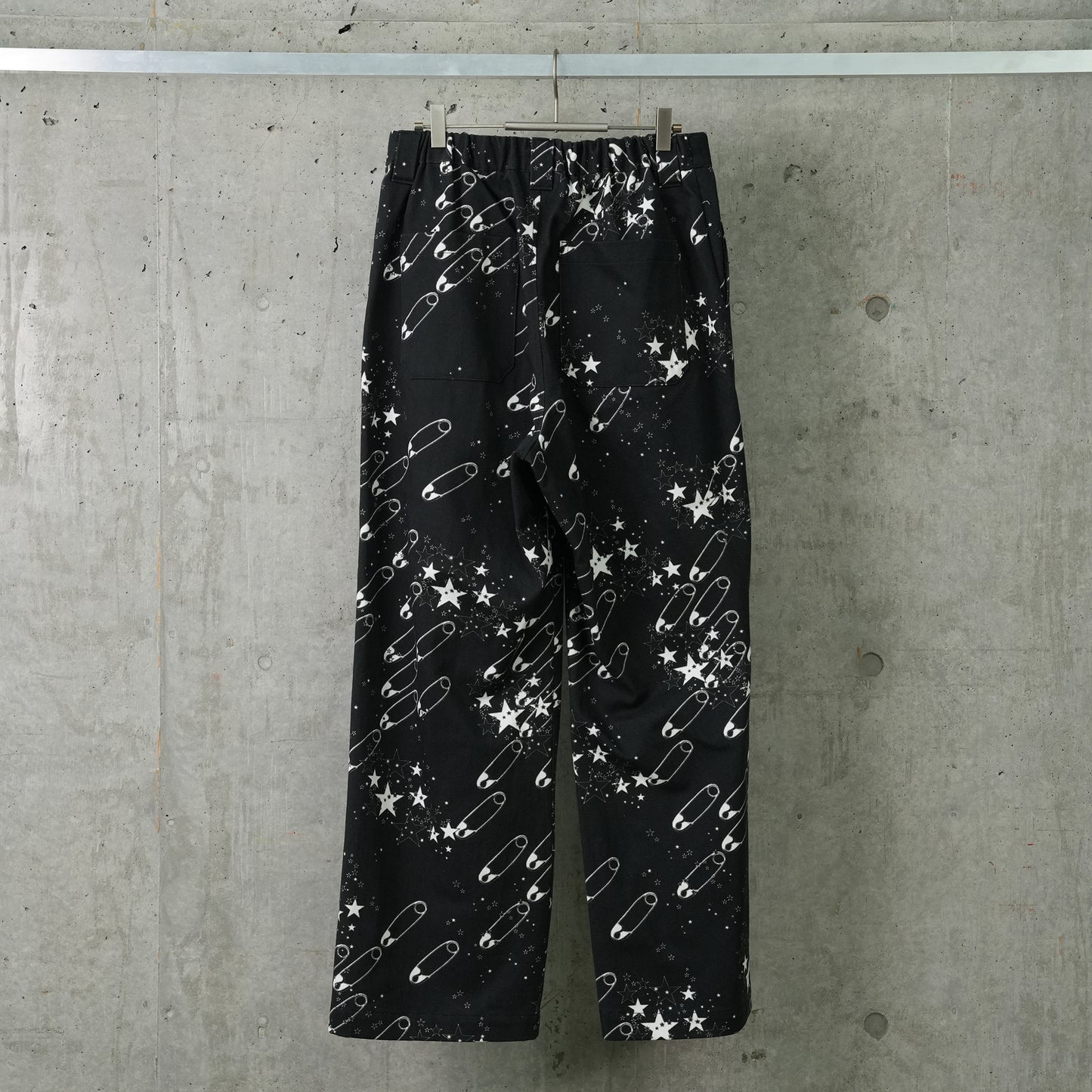 SINGLE PLEAT TROUSERS / SAFETY PIN/STAR