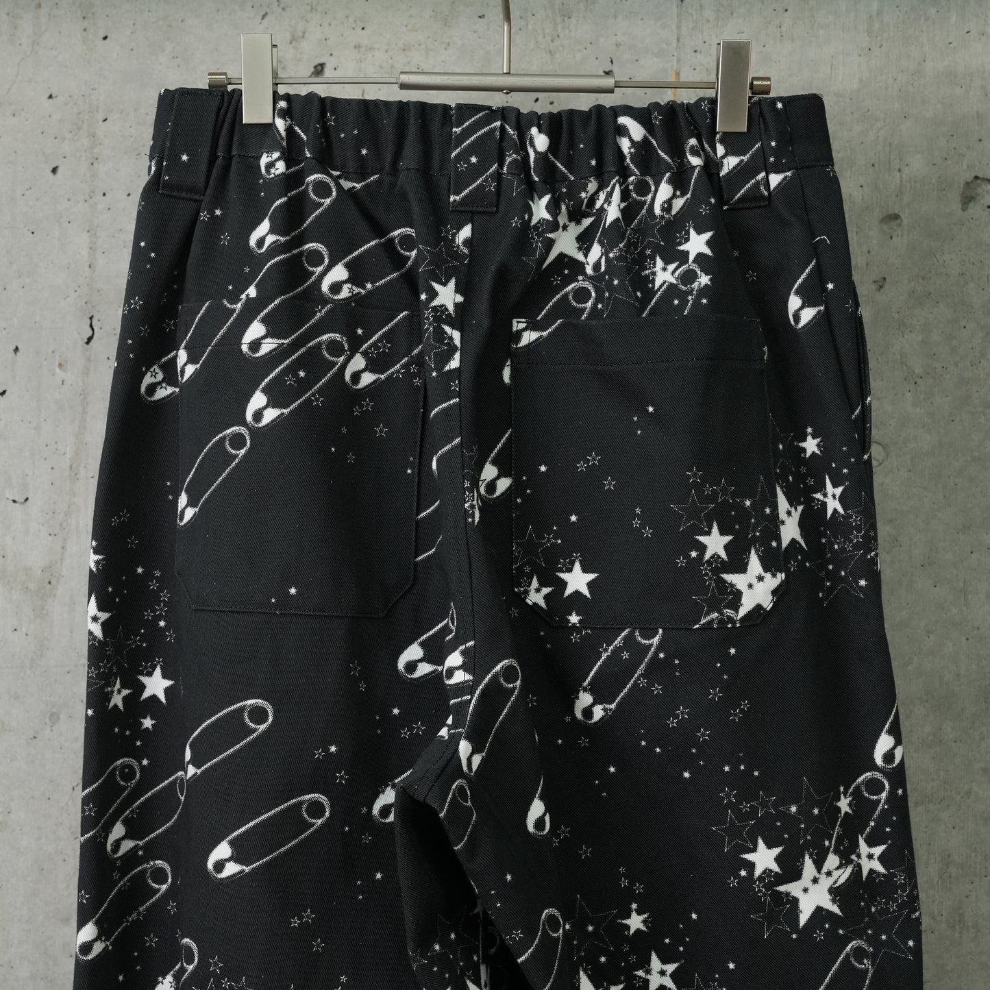 SINGLE PLEAT TROUSERS / SAFETY PIN/STAR