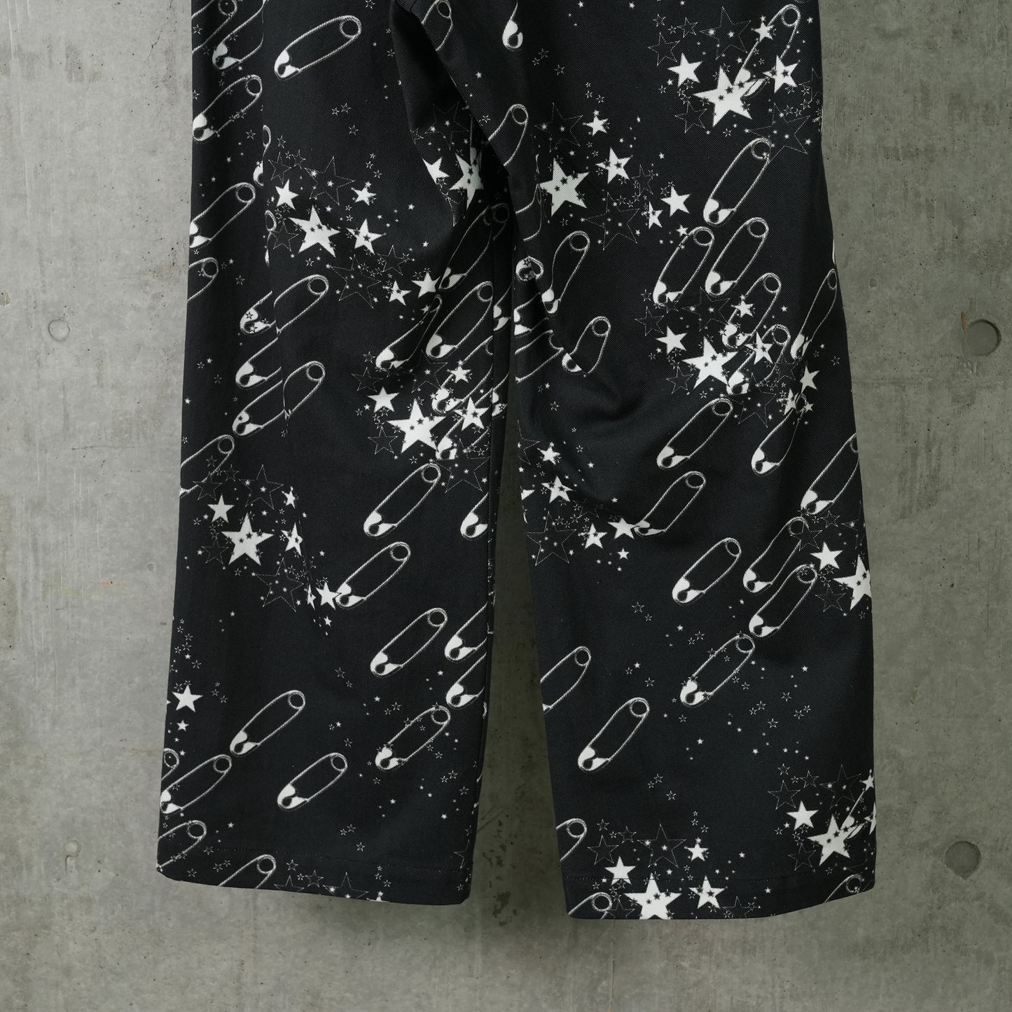 SINGLE PLEAT TROUSERS / SAFETY PIN/STAR