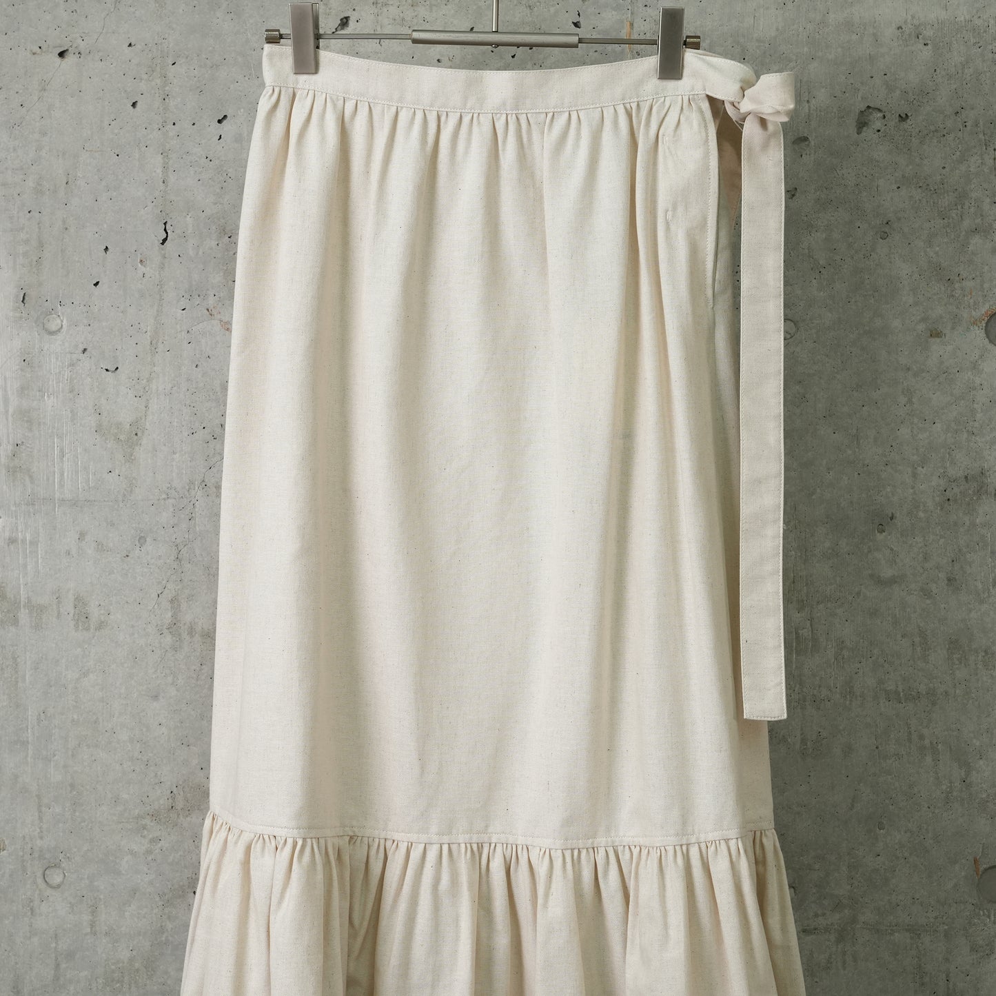 CHERRY EMBROIDERED SKIRT / CHERRY