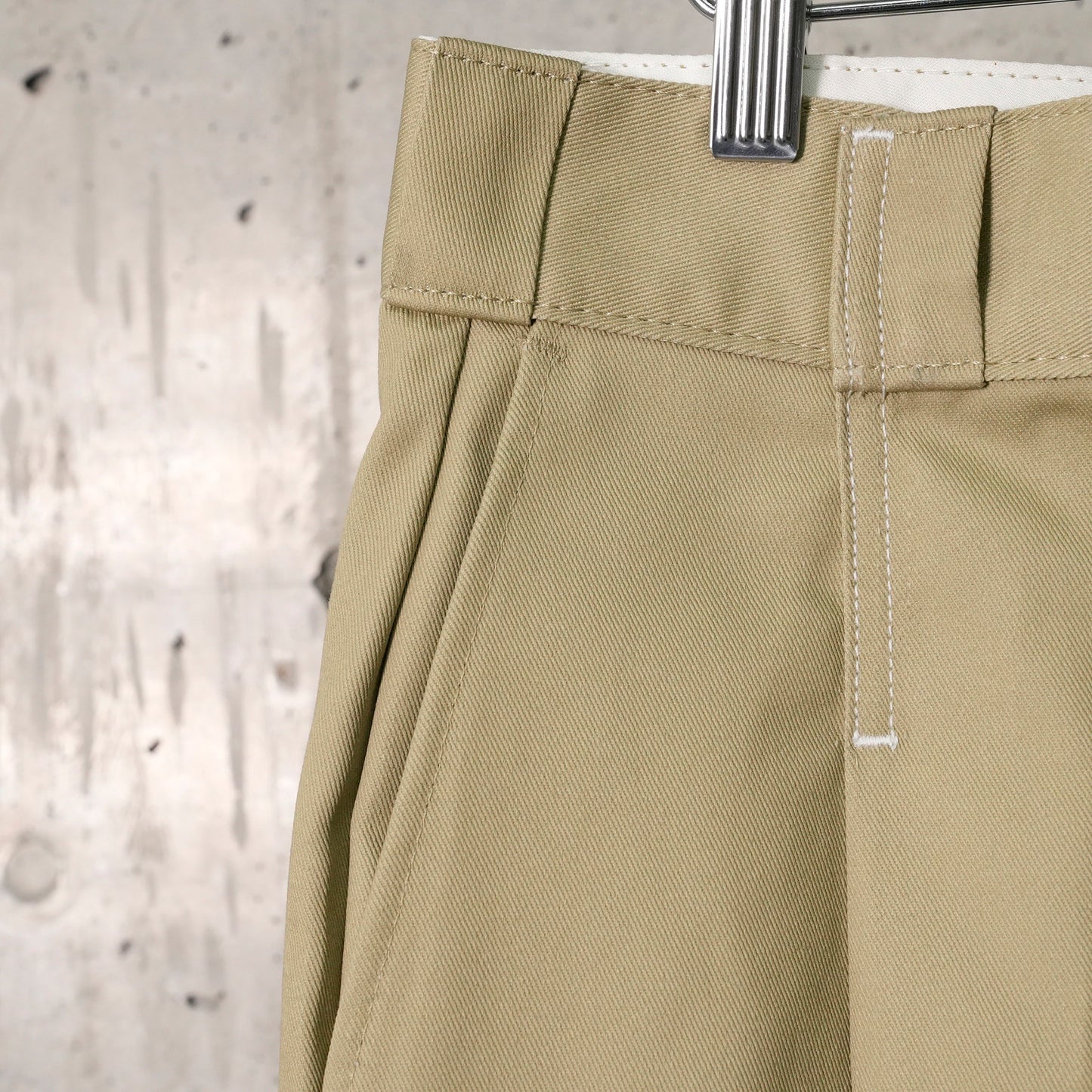 RECONSTRUCTED BAGGY WORK SHORTS / KHAKI