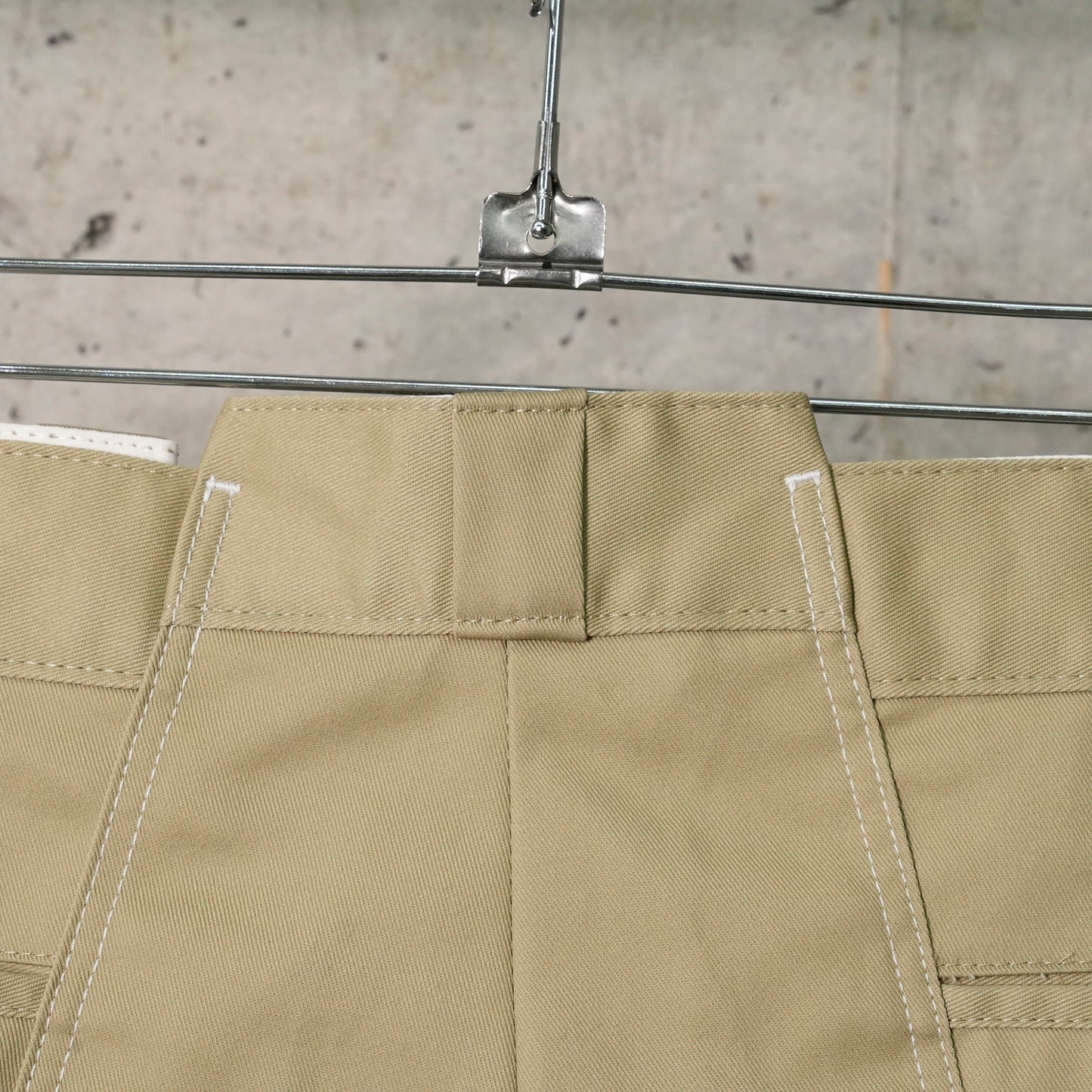 RECONSTRUCTED BAGGY WORK SHORTS / KHAKI