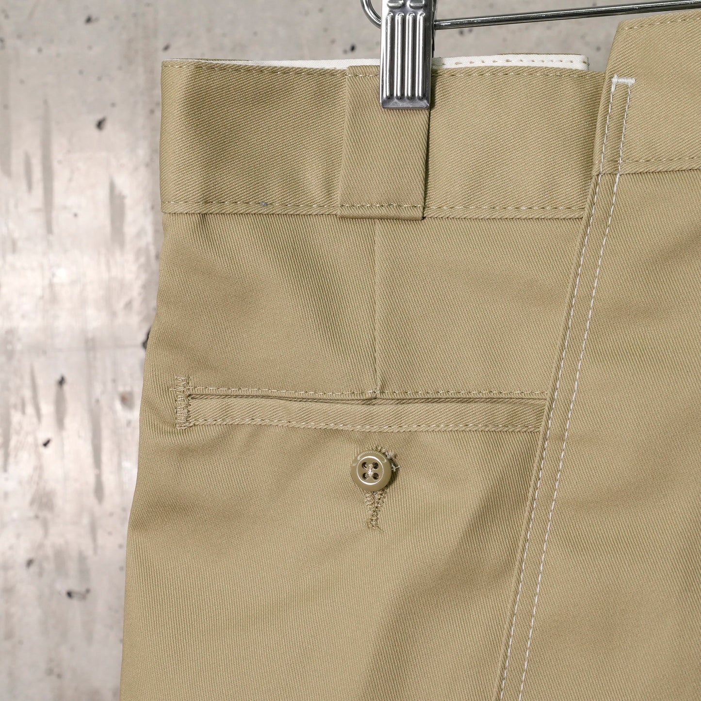 RECONSTRUCTED BAGGY WORK SHORTS / KHAKI