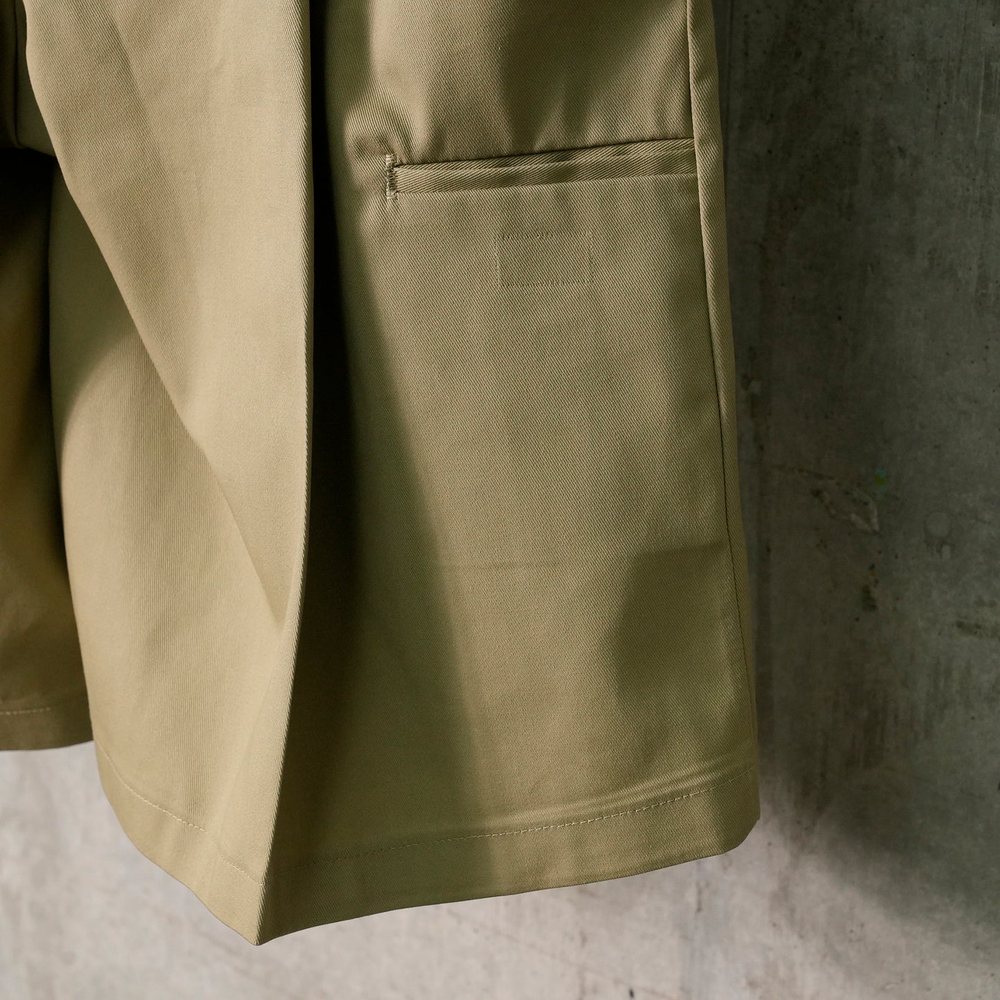 RECONSTRUCTED BAGGY WORK SHORTS / KHAKI