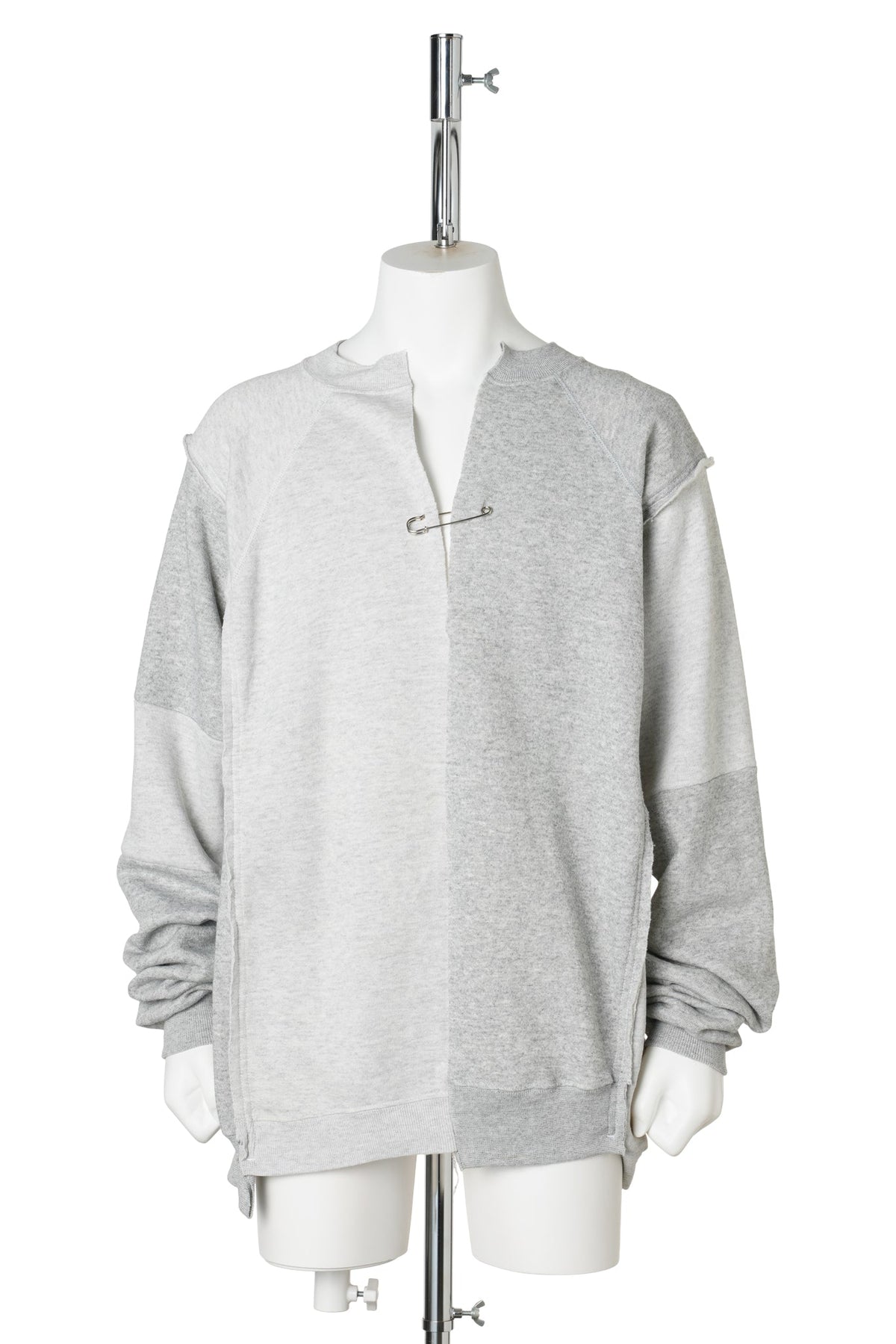 REWORKED RAGLAN SWEATSHIRT / GREY