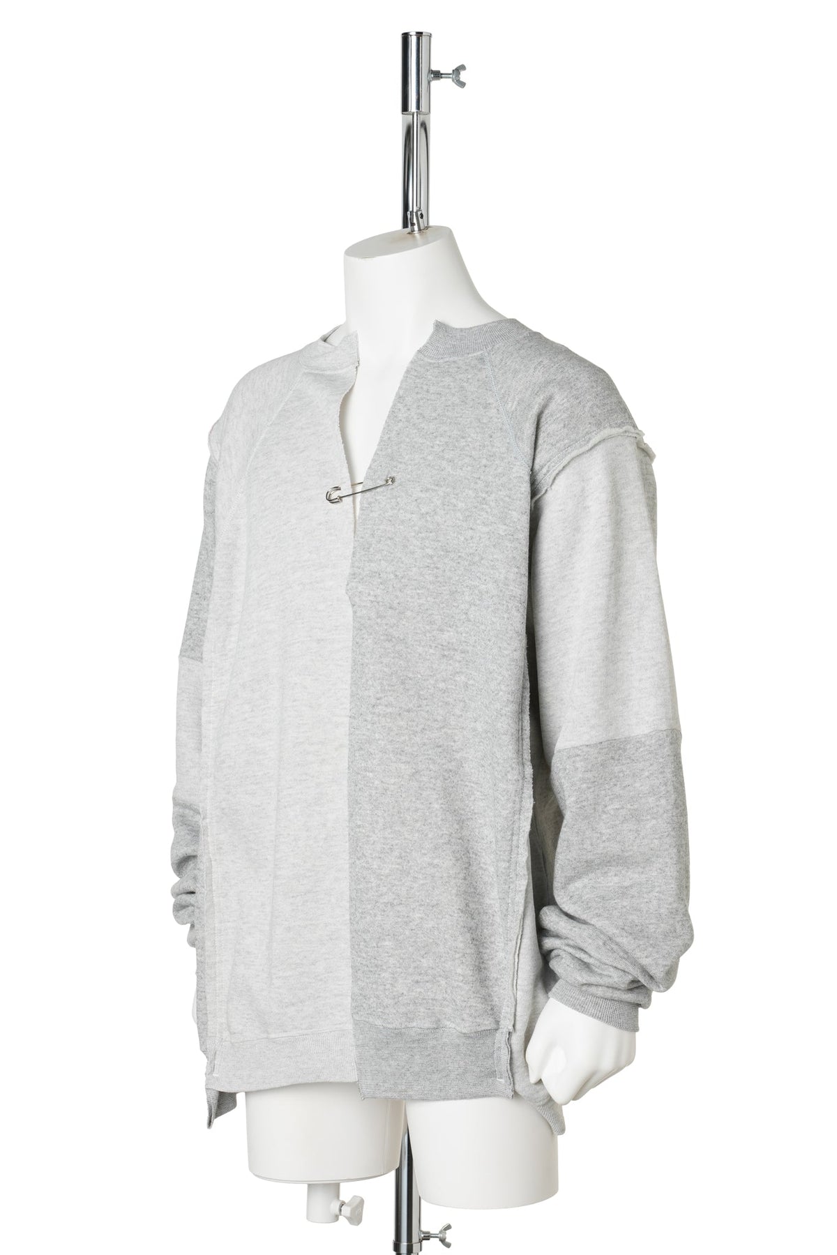 REWORKED RAGLAN SWEATSHIRT / GREY