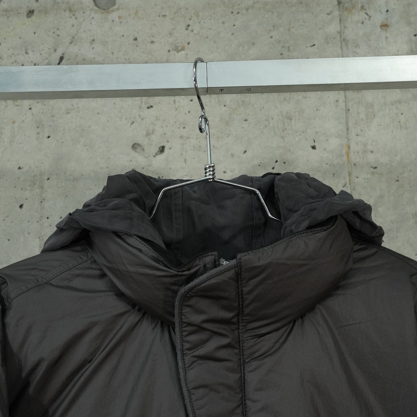 EP.6 01 DOWN JACKET / DARK GRAY