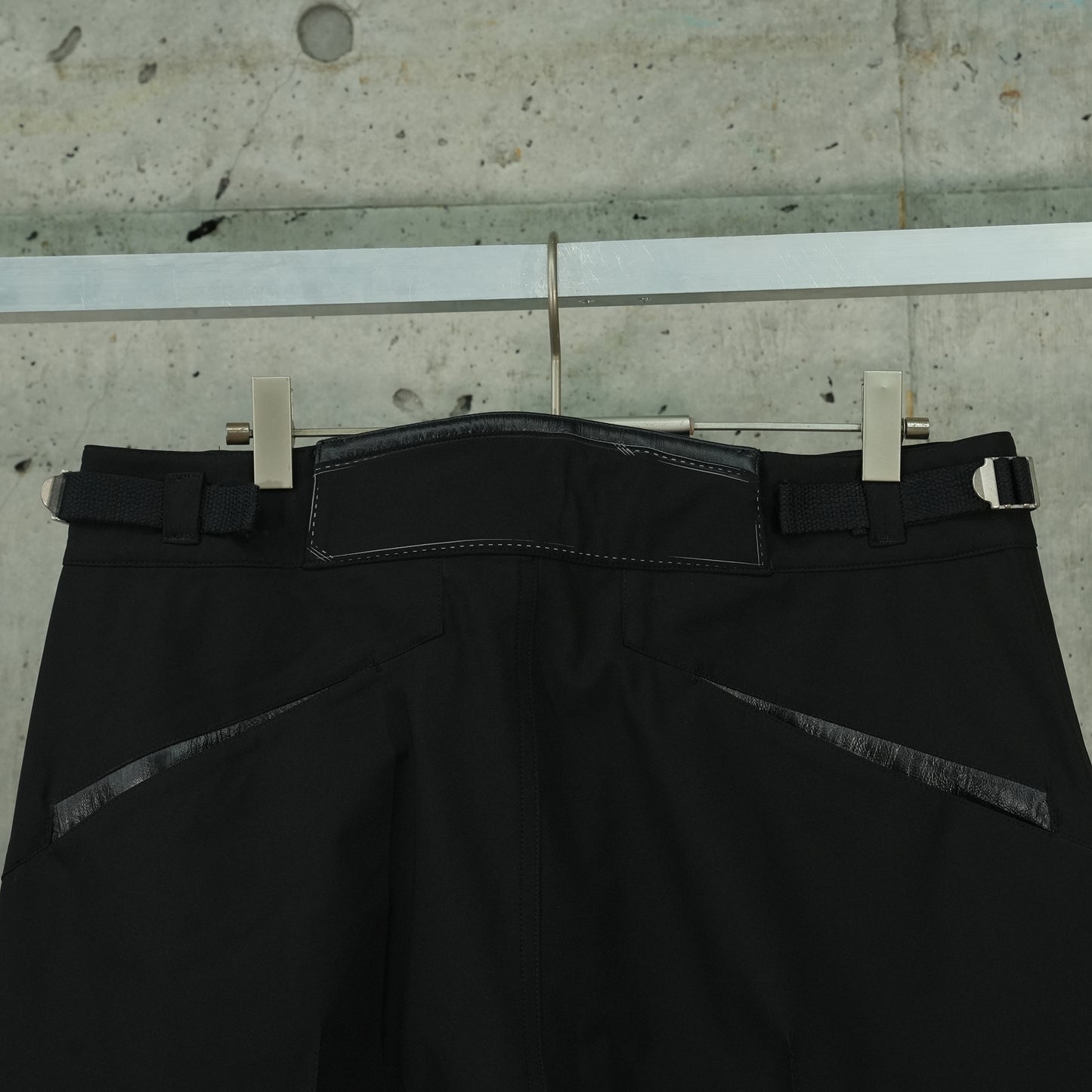 EP.6 01 TROUSERS / BLACK