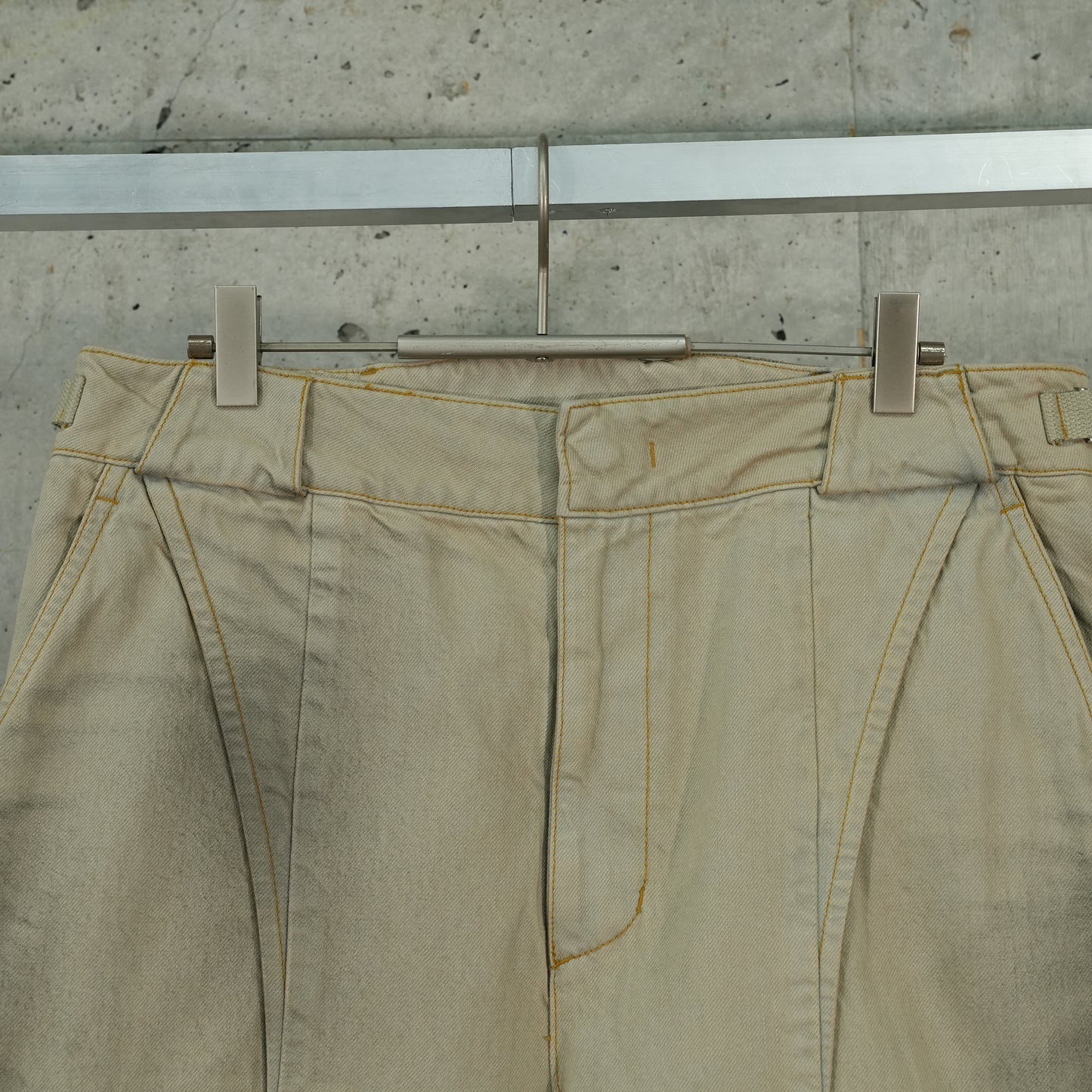 EP.6 02 TROUSERS / SAND BEIGE