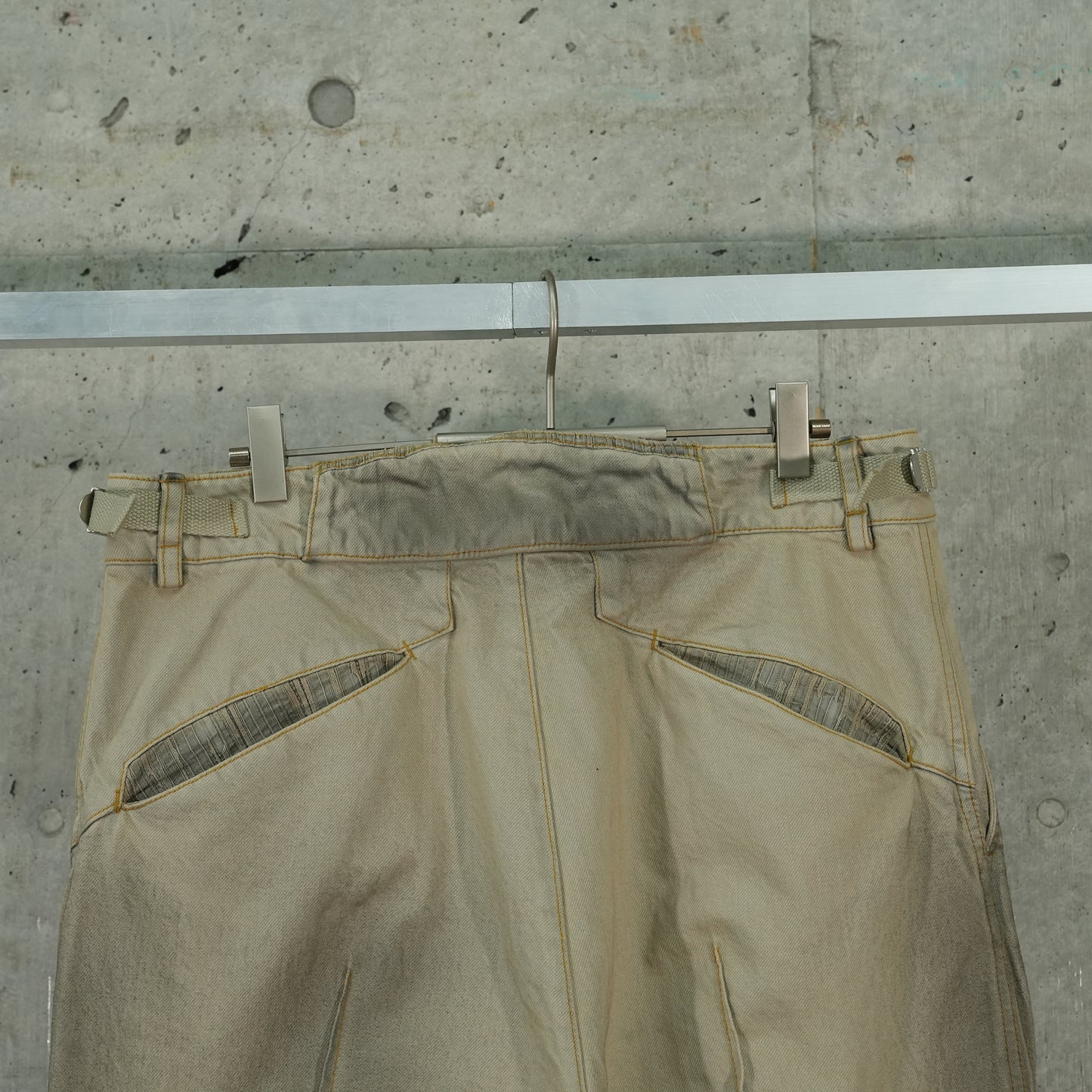 EP.6 02 TROUSERS / SAND BEIGE