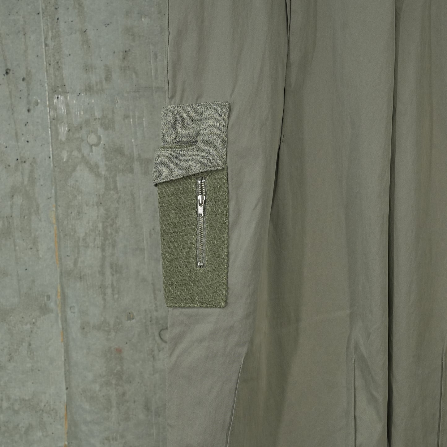 EP.6 03 TROUSERS / OLIVE