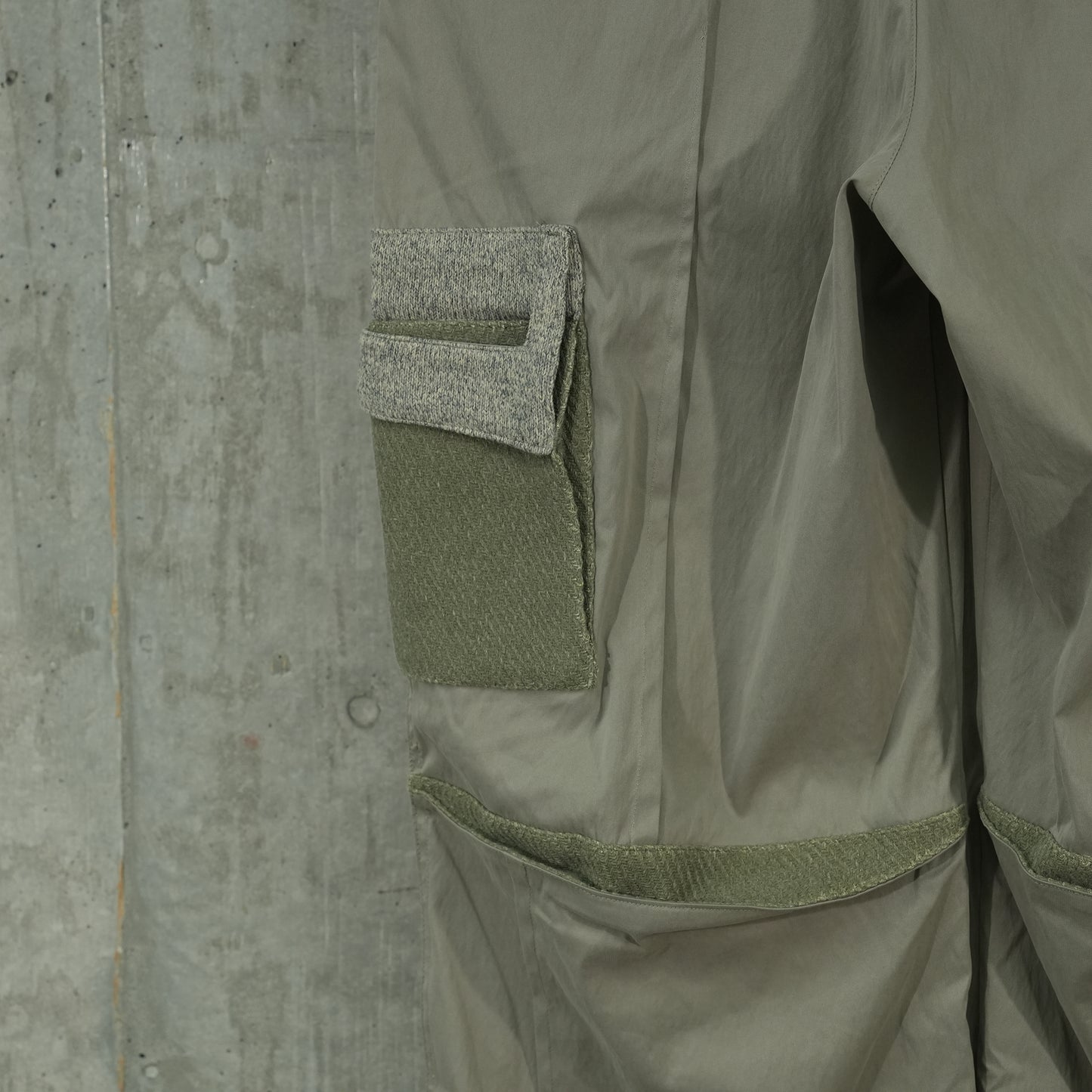 EP.6 03 TROUSERS / OLIVE