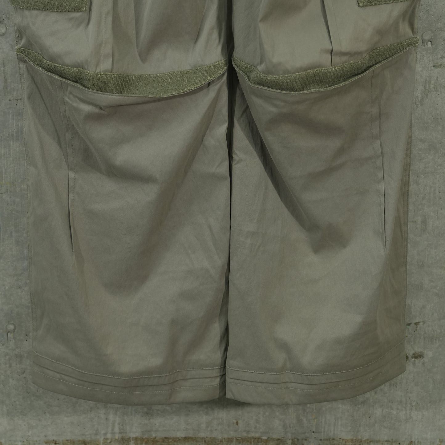 EP.6 03 TROUSERS / OLIVE