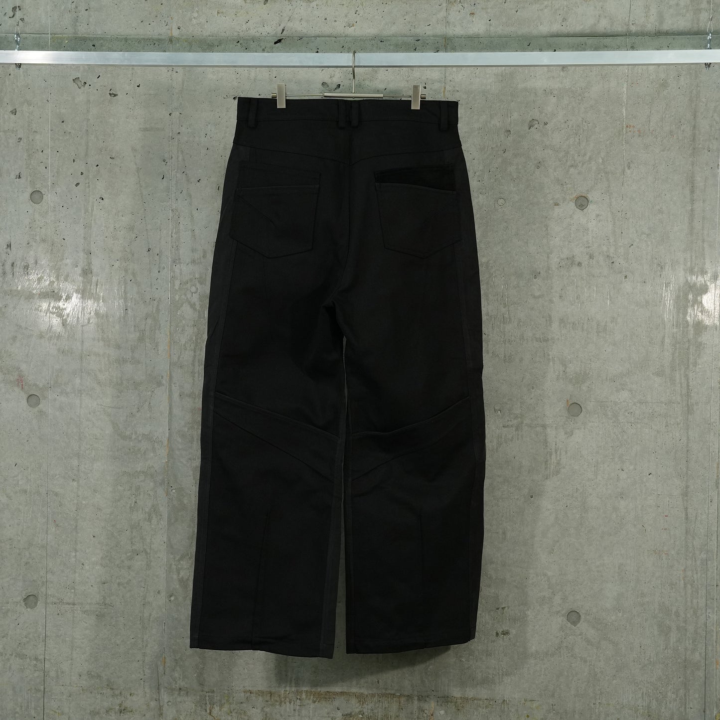 EP.6 04 TROUSERS / BLACK