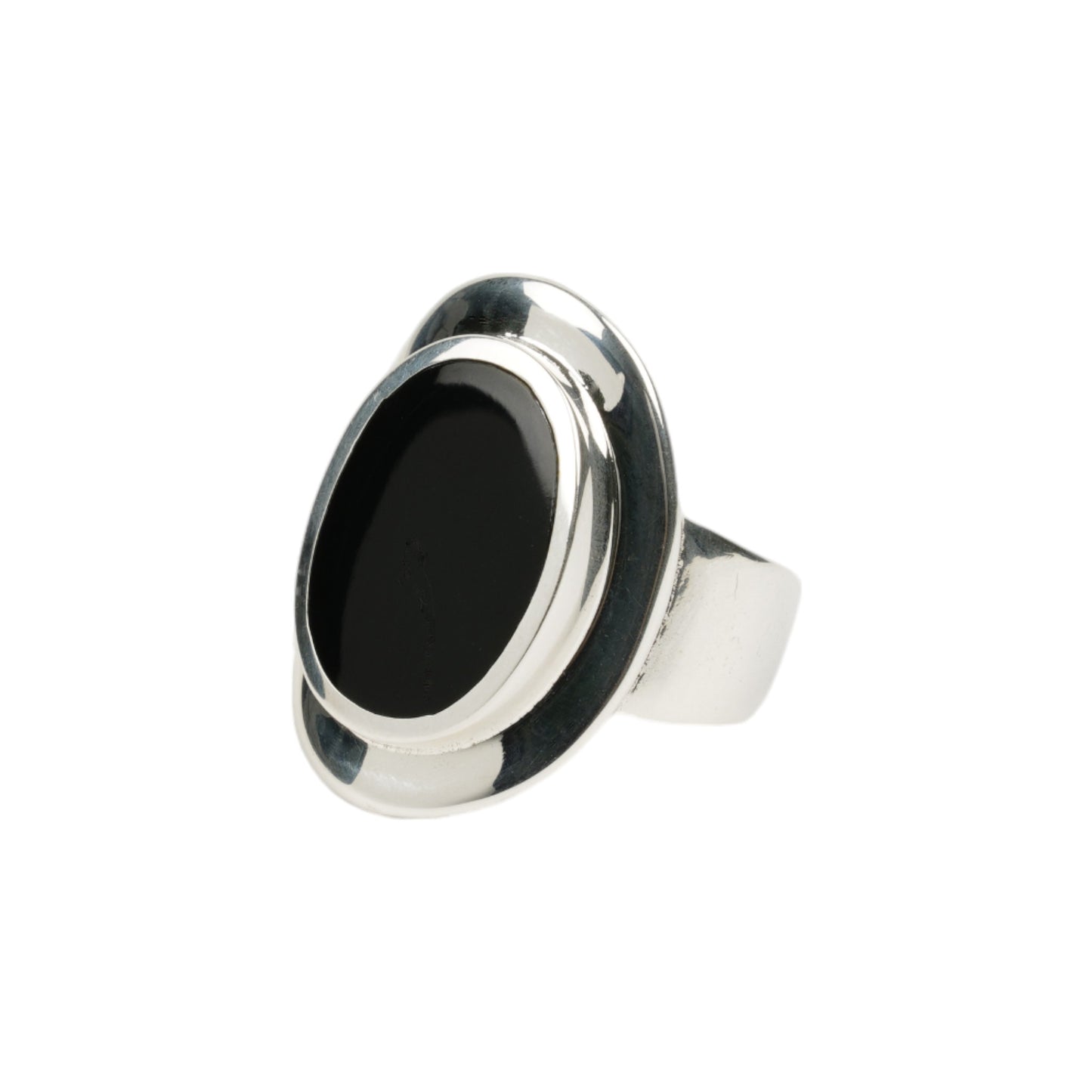 AMULET RING WITH ONYX / SILVER