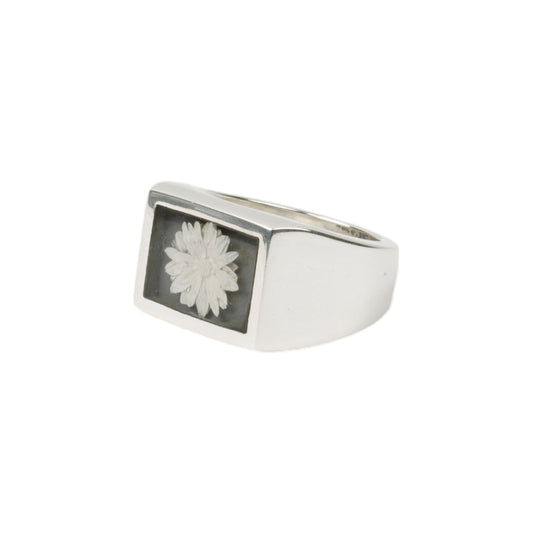 SIGNET RING WITH GRAY FLOWER / SILVER