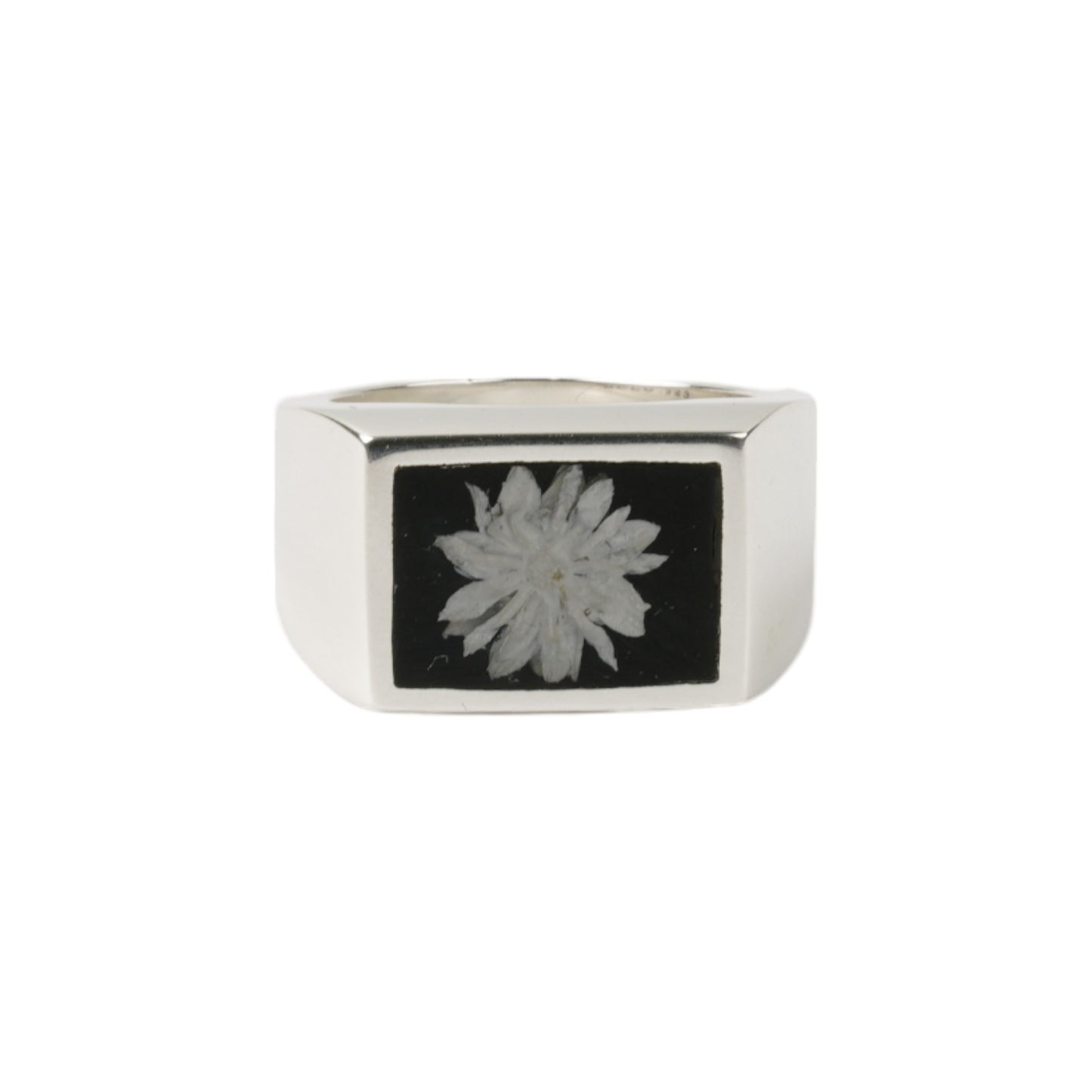 SIGNET RING WITH BLACK FLOWER / SILVER