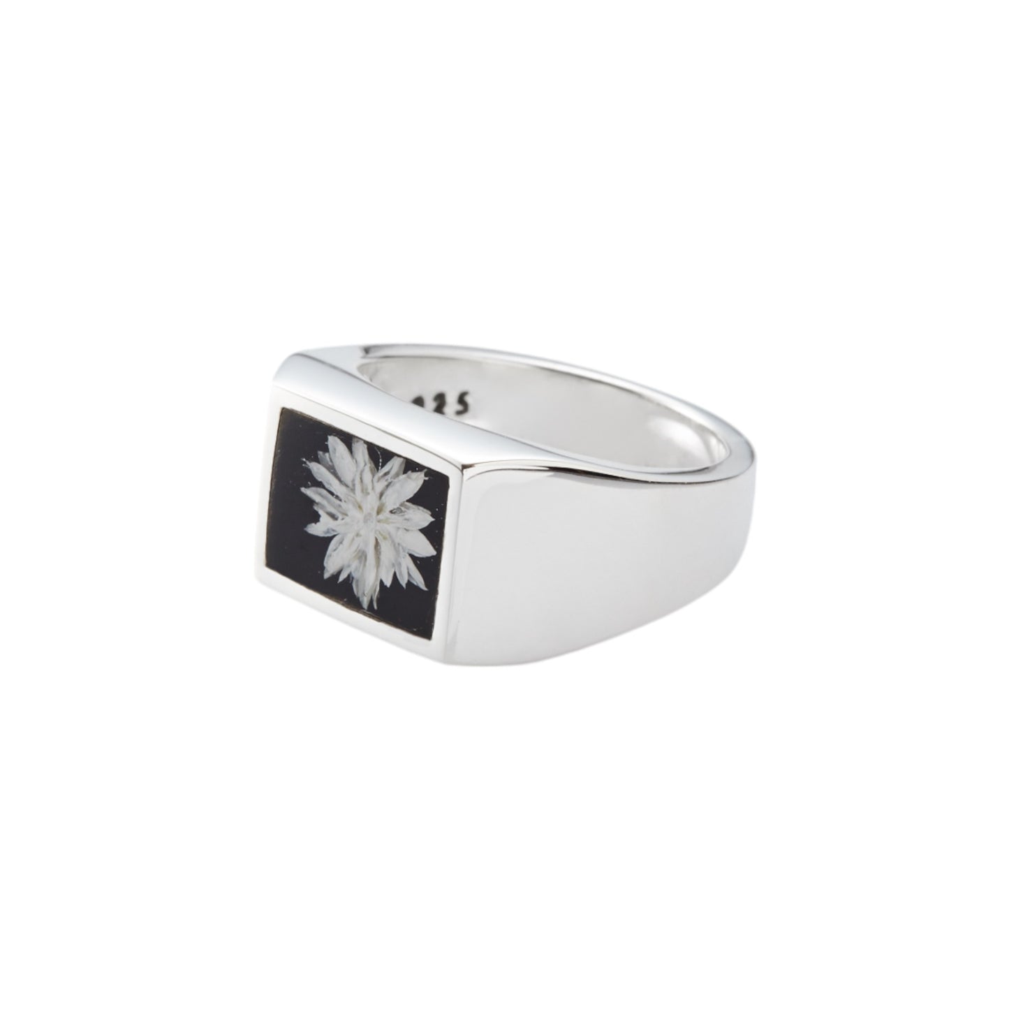 SIGNET RING WITH BLACK FLOWER / SILVER