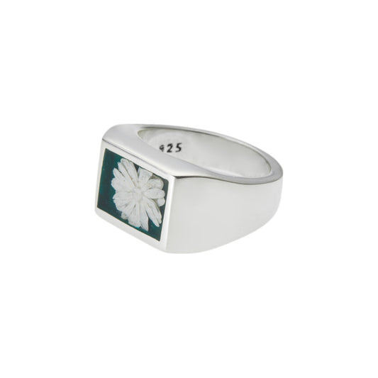 SIGNET RING WITH FOREST GREEN FLOWER / SILVER