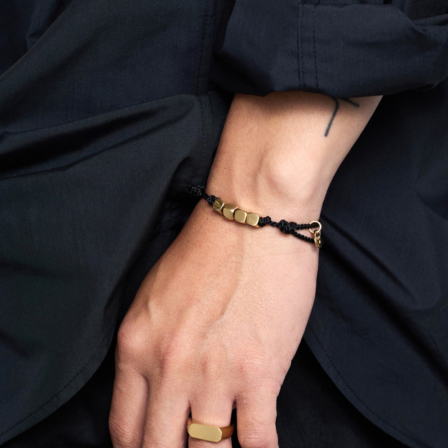 CUBE WITH HAIR LINE LINK SILK CODE BRACELET -GOLD- / GOLD