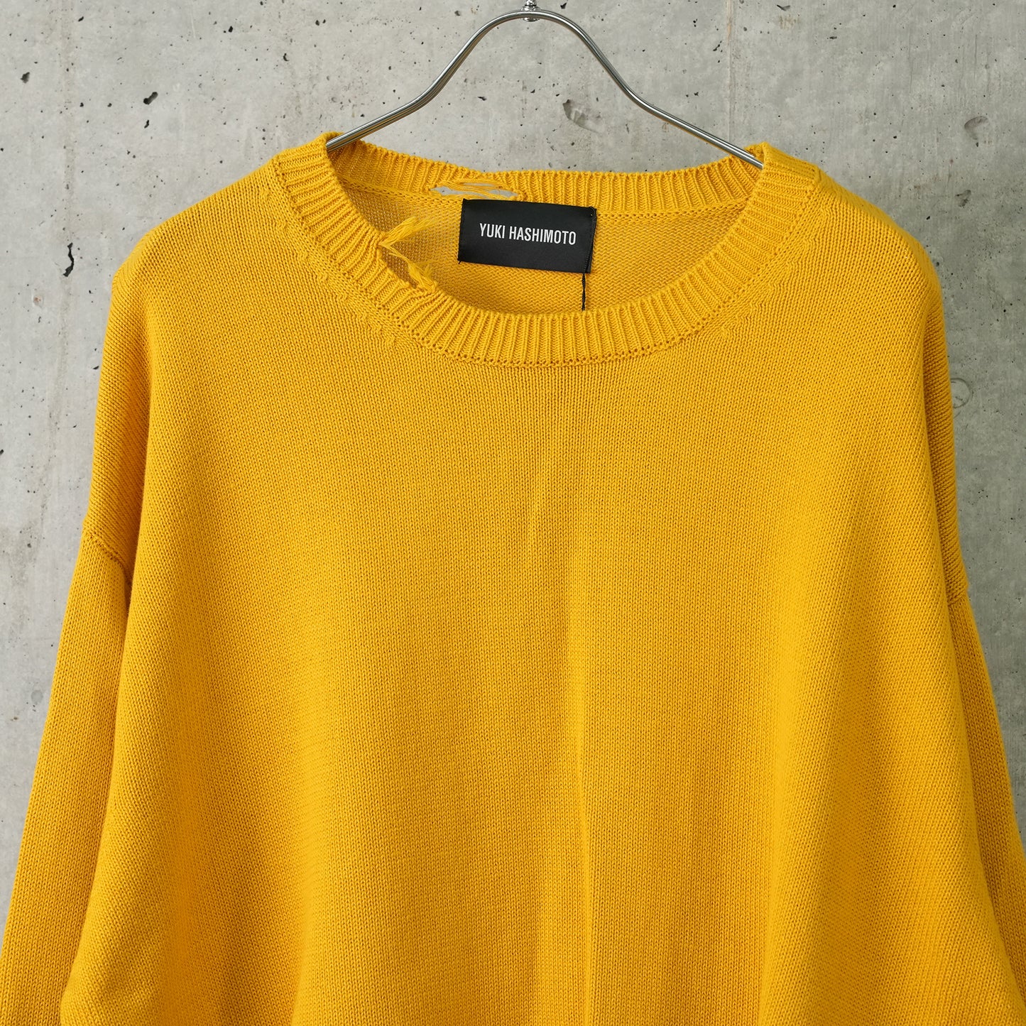 DISTRESSED JUMPER / YELLOW