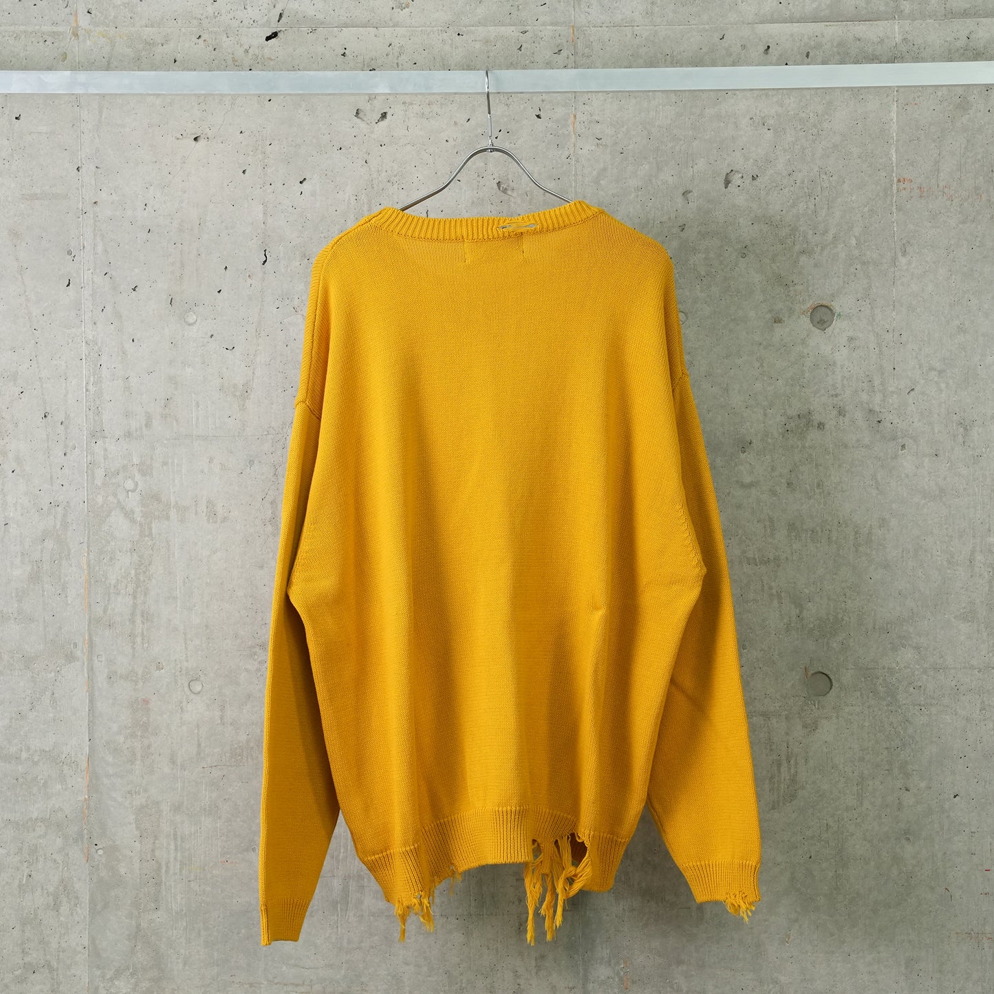 DISTRESSED JUMPER / YELLOW