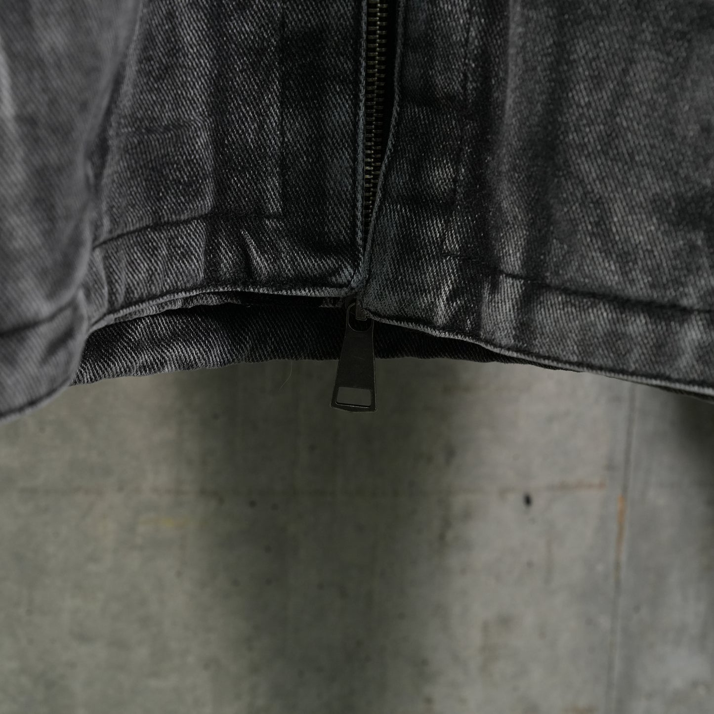 VELCRO DENIM JACKET / BLACK VERTICAL WHISKERS