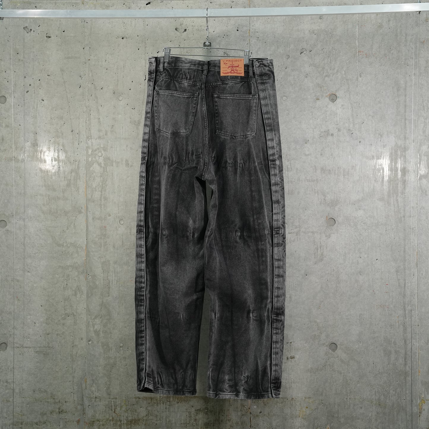 VELCRO PANEL JEANS / BLACK VERTICAL WHISKERS