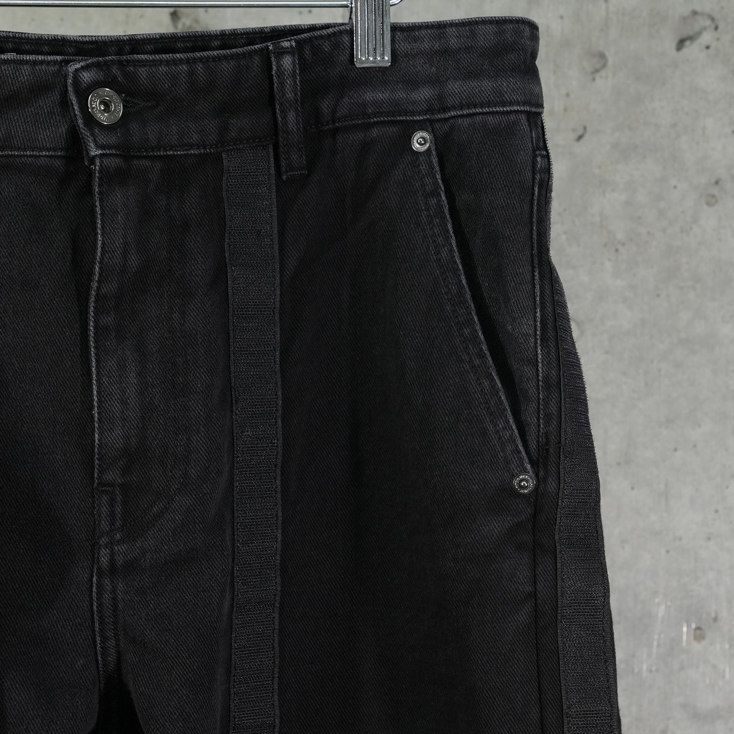 VELCRO MULTI PANEL JEANS / FADED BLACK