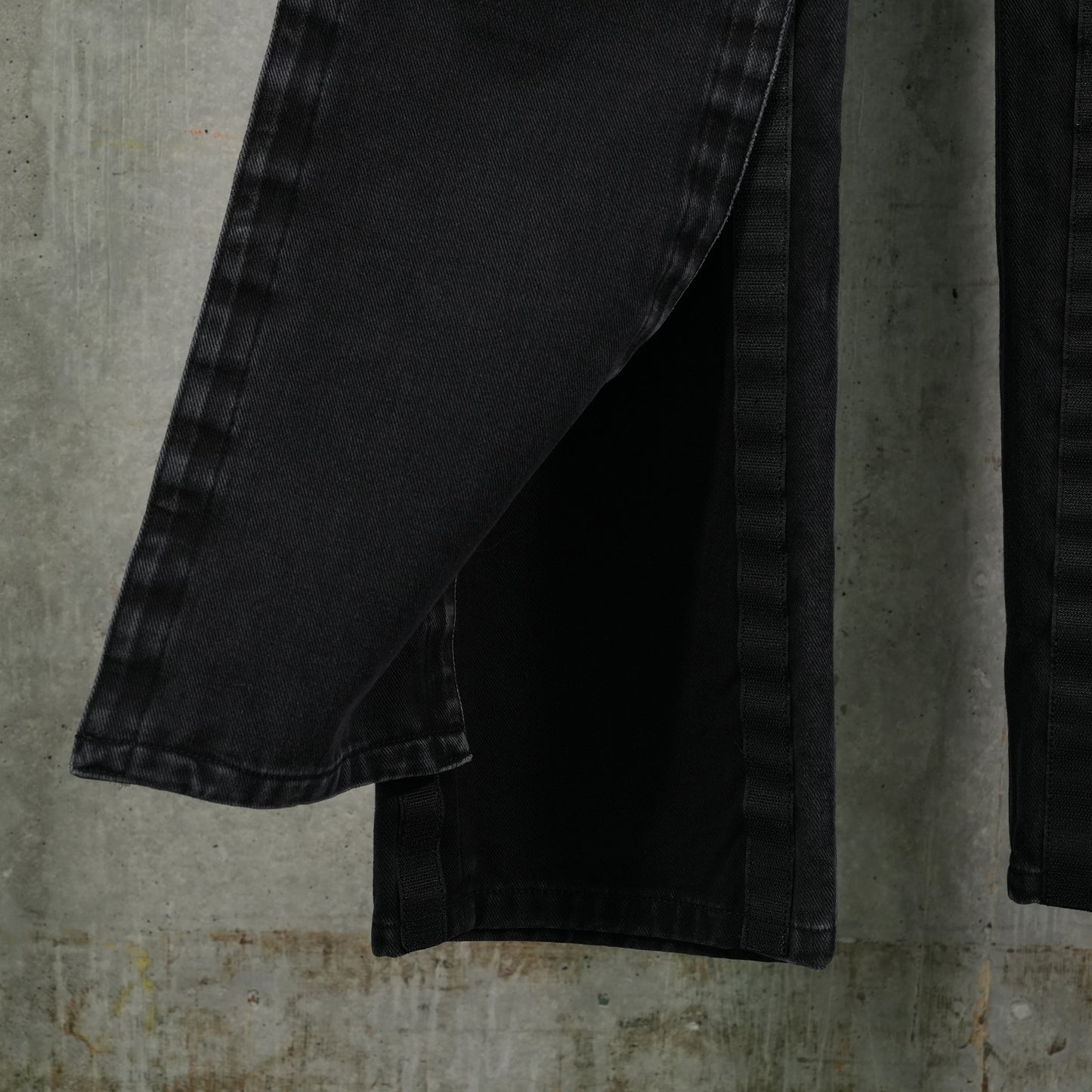 VELCRO MULTI PANEL JEANS / FADED BLACK