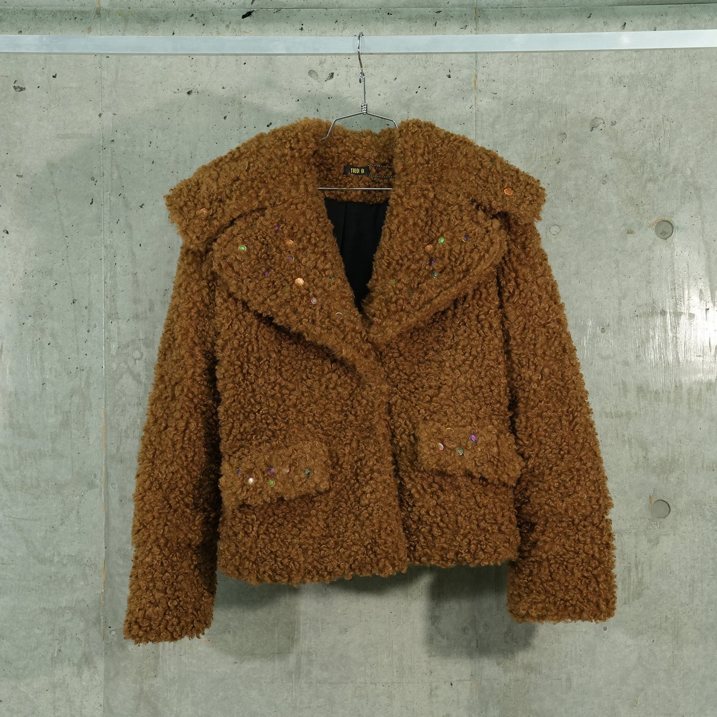 STUDDED PLUSH JACKET / BROWN