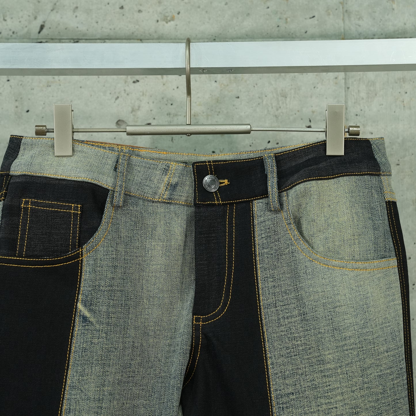 UPCYCLED TWO-TONE JEANS / GREY/BLACK