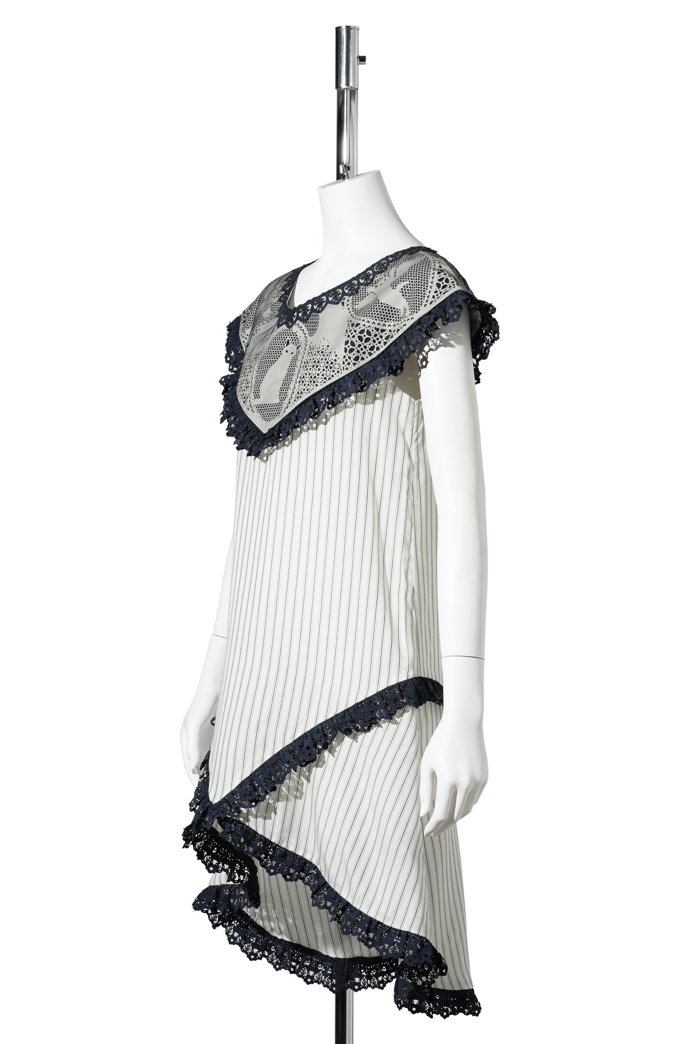 MONOCHROME LACE REVERIE / WHITE/NAVY