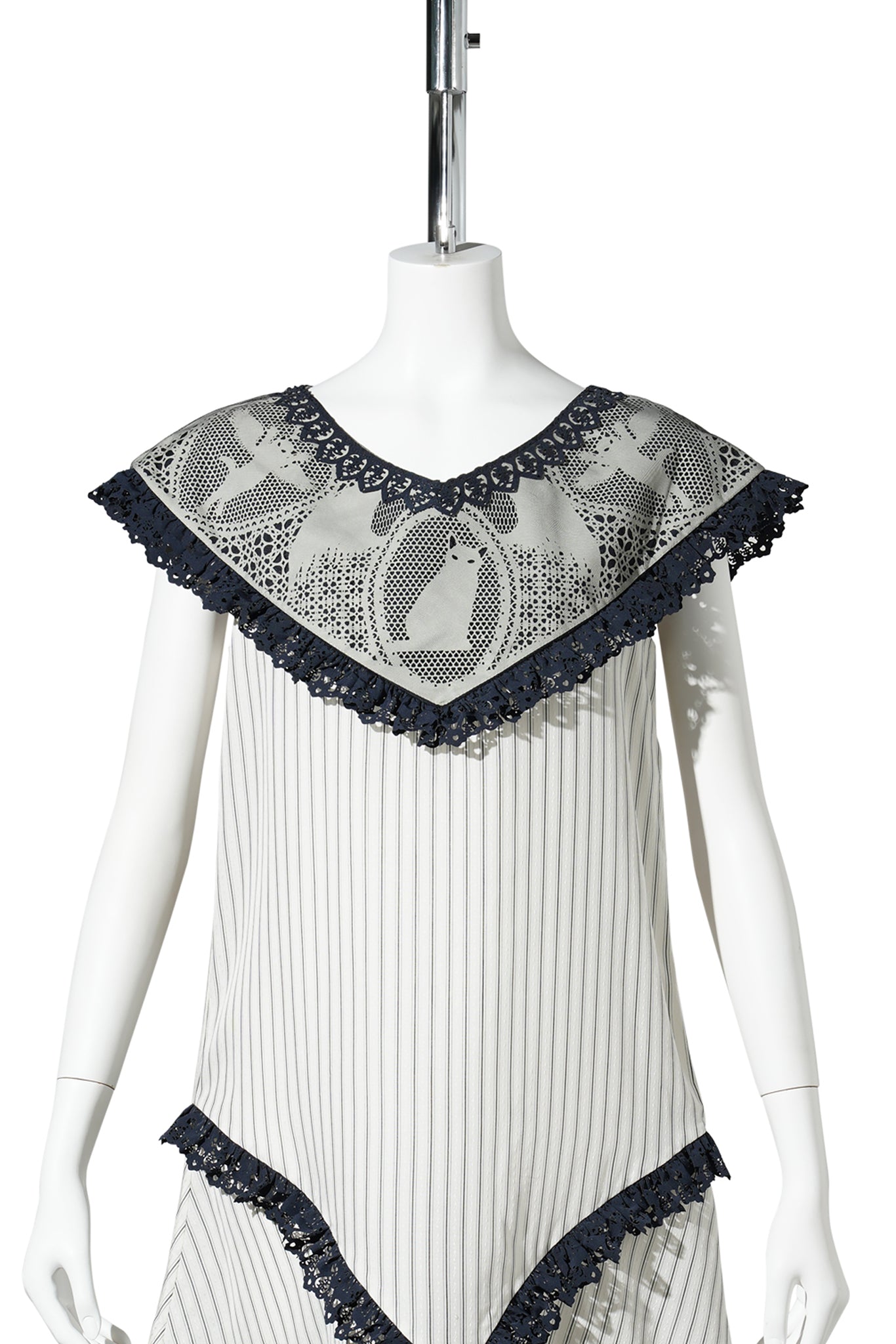 MONOCHROME LACE REVERIE / WHITE/NAVY