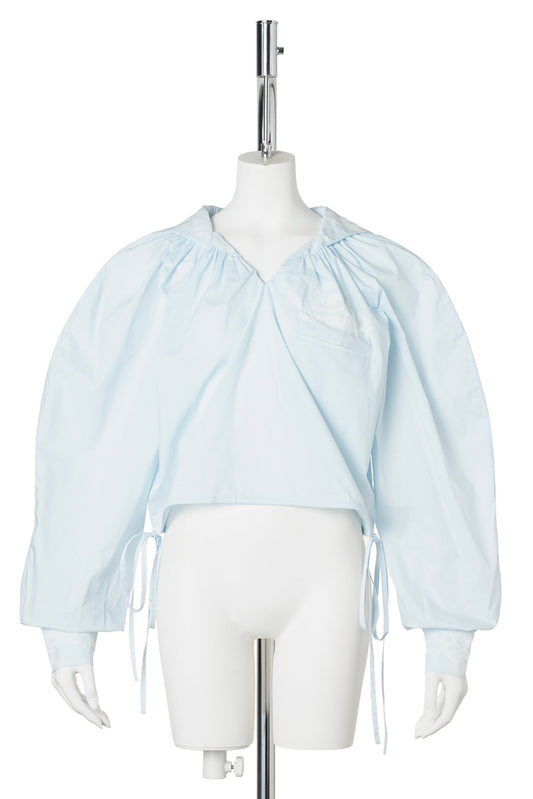 SAILOR COLLAR BLOUSE WITH FLORAL APPLIQUÉ / BABYBLUE