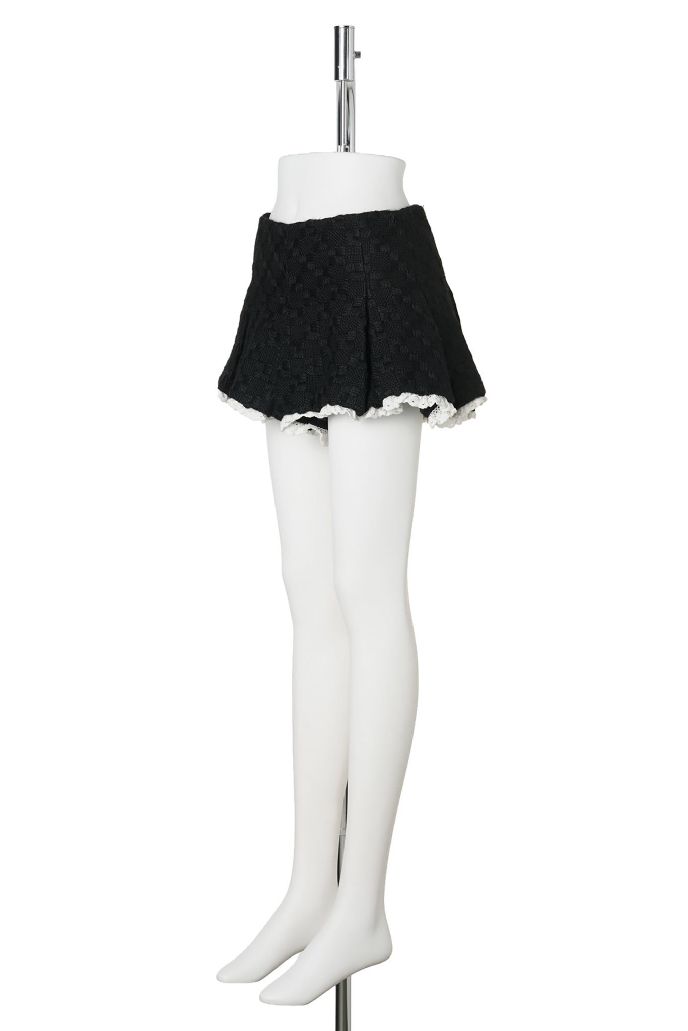 LACE-TRIM PLEATED SKORT / BLACK